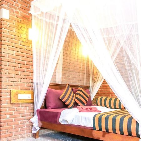 Udessa Rest Ella Apartment Luaran gambar